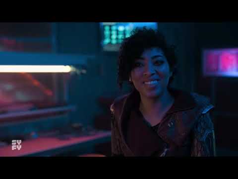 Vagrant Queen S01E01