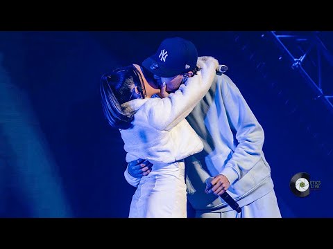 Nicki Nicole besa a Peso Pluma: Por las noches | Abre su alma Tour ( Showcenter Complex, Monterrey )