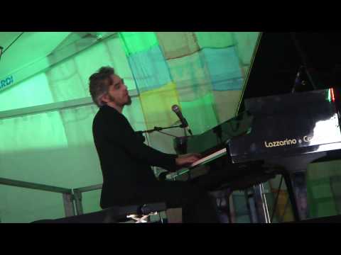 Marco MORGAN Castoldi canta Vedrai Vedrai di Tenco a Collisioni 2010.MP4