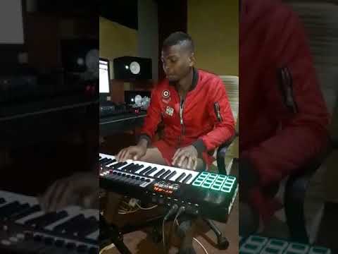 Hlavu The Gupta playing mhana divhixini life in studio Sikiza beatz