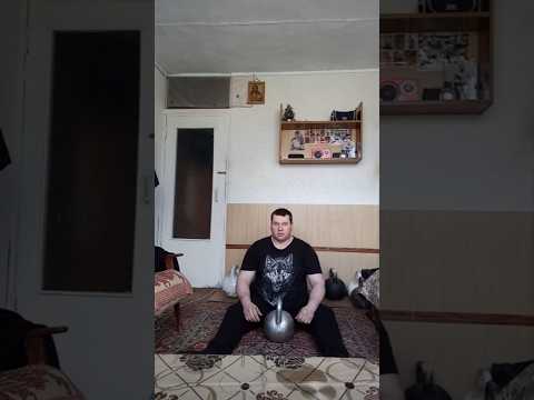 Жим 48 кг гири , сидя на полу.