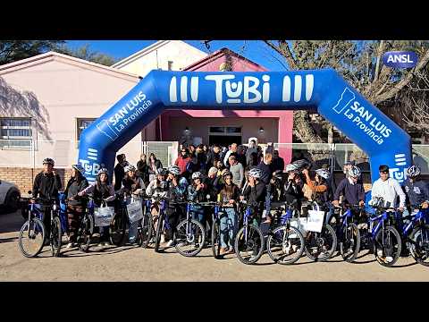 Estudiantes de Beazley recibieron sus TuBi de manos del Gobernador