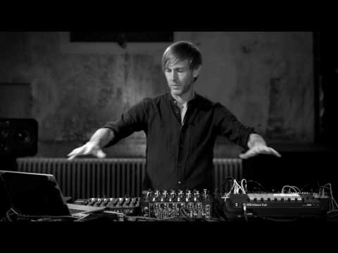 How I PLAY: Richie Hawtin MODEL 1 DJ Setup