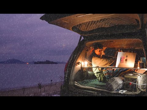 A Cozy Night in My Car by the Snowy Winter Sea [Solo Camping]