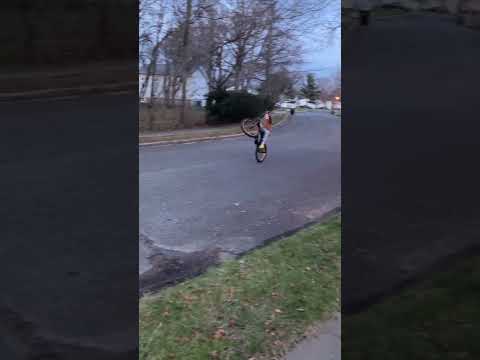 Wheelie #bikelife #biketricks #bikestunts #wheelieboyz #wheeliebike #wheeliebike #wheelie
