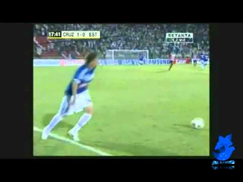 Drible do Montillo no jogo Cruzeiro 5x0 Estudiantes pela Libertadores 2011 lindo