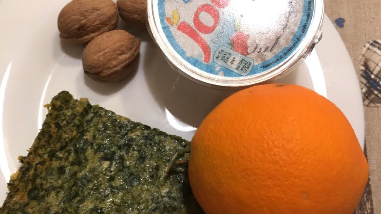COLAZIONE CON FRITTATA, FIOCCHI DI LATTE, NOCI E ARANCIA 🍊 454KCAL