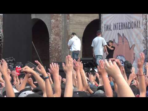 Imigrante vs Penzattore / Batalla De Los Gallos 2015 Final Internacional