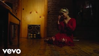 Giselle Tavera - Sola Vivire Mejor