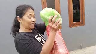 MORNING WALK AND SHOPPING AT THE GREEN SELLER BUY VEGETABLES, FISH AND FRIED FOOD FOR BREAKFAST