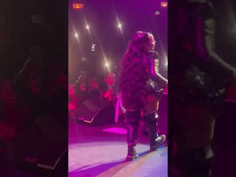 Lil’ Kim Performs Isley Brothers Float On Remix Live At The Apollo Theater