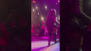 Lil’ Kim Performs Isley Brothers Float On Remix Live At The Apollo Theater