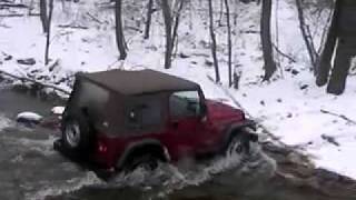 preview picture of video 'Jeep Wrangler Stock Across Stream 4X4'