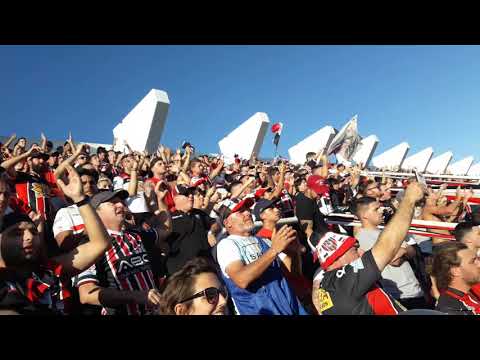 "IMPRESIONANTE ALIENTO DE CHACARITA DESCENDIENDO A LA B NACIONAL. Chaca 0-2 Colón de Santa Fe." Barra: La Famosa Banda de San Martin &bull; Club: Chacarita Juniors