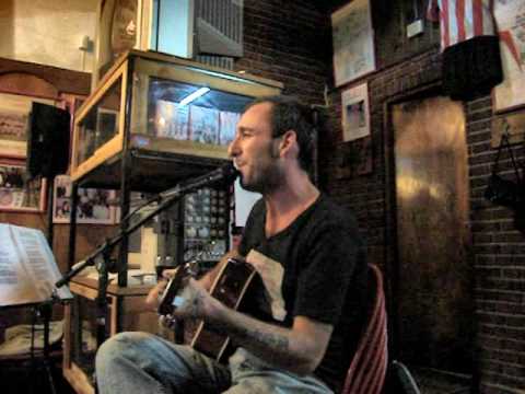 Ivan Sadovsky canta El Cielo nos queda muy Chico en Apertura