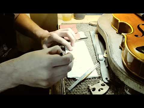 Installing a violin label