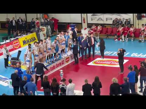 Premiazione dei giocatori dell'abba pineto volley vincitori della del monte coppa italia a3 volley