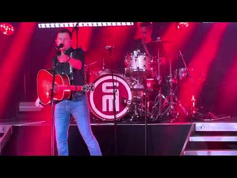 Cab in a solo - Scotty McCreery