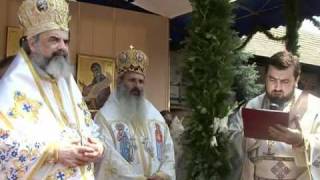 preview picture of video 'Predica PF Daniel - Sfanta Liturghie, Adormirea Maicii Domnului, Manastirea Putna, 15 august 2010'