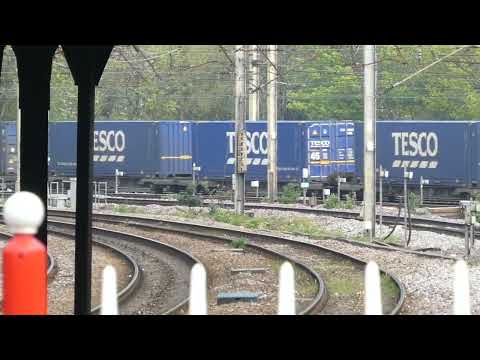 29/04 - 88010 in fridge livery @ Preston on 4S43 06:40 Daventry DRS (Tesco) to Mossend Euroterminal