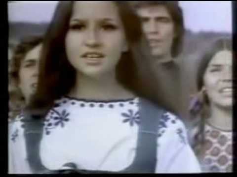 Coca Cola Commercial - I'd Like to Teach the World to Sing (In Perfect Harmony) - 1971