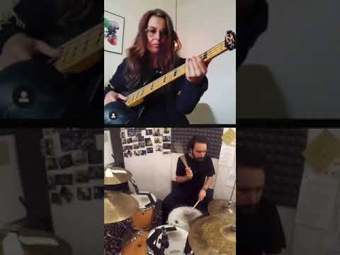 Jamming with Ida Nielsen (vertical video)