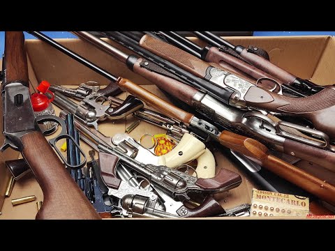 Cowboy Guns ! The Weapons of the Wild West - Rifle Winchester,1874 Colt Peacemaker