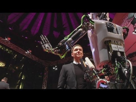 Robot reporter: Roli the robot hits the red carpet for film premiere in Berlin