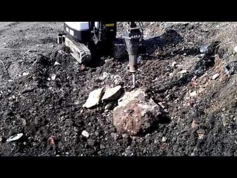 Bourací kladivo + Bobcat E32 - Skládka DEPOS Horní Suchá