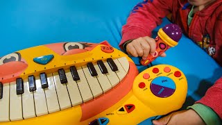Video thumbnail for B. TOYS INTERACTIVE CAT PIANO - MEOWSIC by Kids Photon
