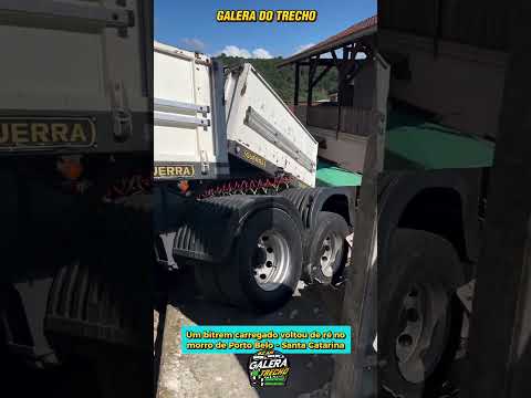 Um bitrem carregado voltou de ré no morro de Porto Belo Santa Catarina