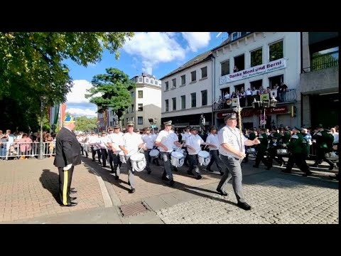 Neusser Bürger Schützenfest 2023-Umzug der Tambourkorps mit den Klängen des „Freut euch des Lebens“