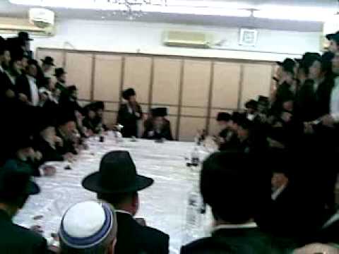 Motzei Yom Kippur in Modzitz 5771 (2)