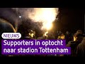 Massale optocht Vitesse-supporters naar stadion Tottenham Hotspur in Londen