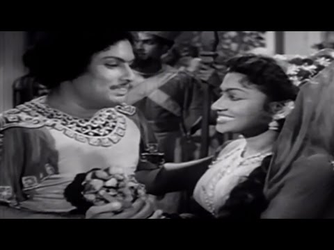 Best Scene - Dasan Gets The Rare Flower - Starring M.G.R, T. R. Rajakumari - Gulebakavali