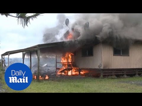 Devastating moment lava flow destroys first home in Hawaii - Daily Mail