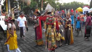 preview picture of video 'lovina festival 2014 - karnaval'