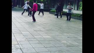 Download lagu Early morning fan dance in Kowloon Walled City Park mp3