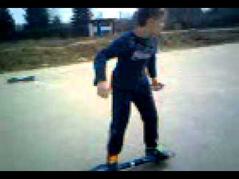 djole i kaster bord.