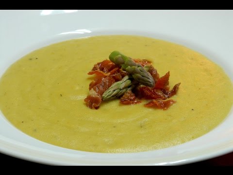 Crema de espárragos trigueros con crujiente de jamón | Primer plato Navidad
