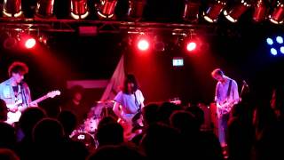 10 - yuck - the base of a dream is empty (18.10.2011, underground, koeln, germany)