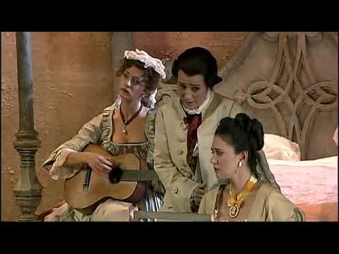 Marina Comparato as Cherubino sings "Voi che sapete", with Patrizia Ciofi as Susanna