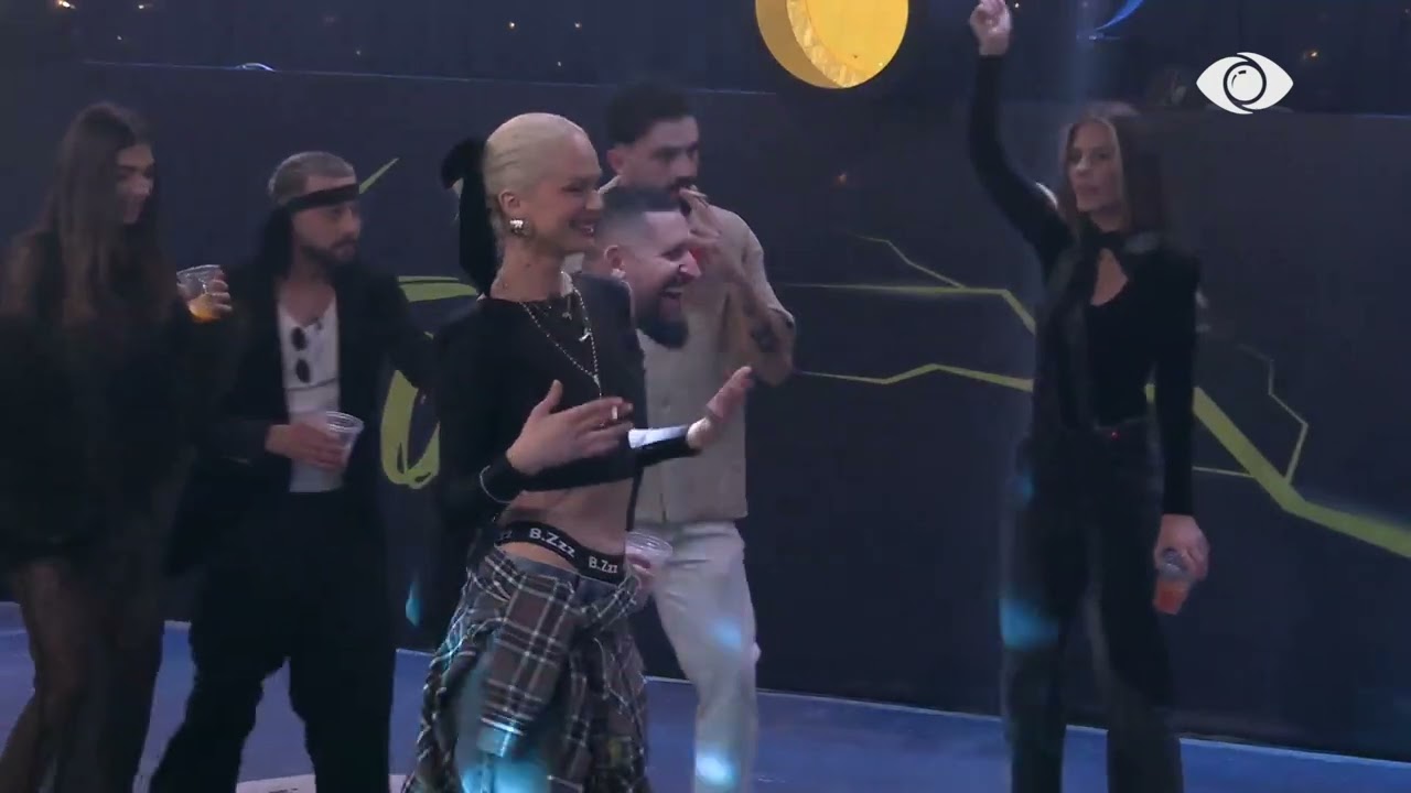 “Dukesh shumë bukur”/ Gerta kërcen me Eglin, ndërhyn Rozana: Hajde kërcejmë bashkë