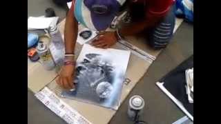 preview picture of video 'Artista pintor en parque central de León- Nicaragua'