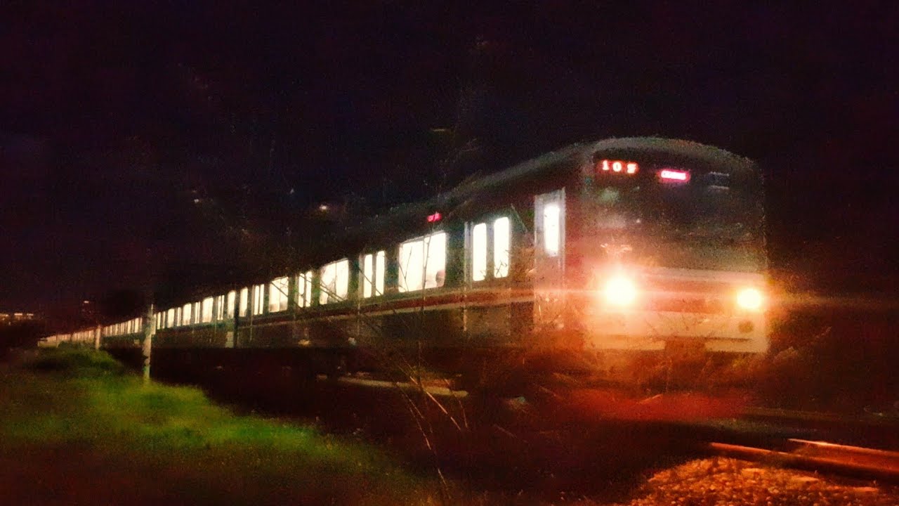 Masinis KRL Saling Mematikan Lampu