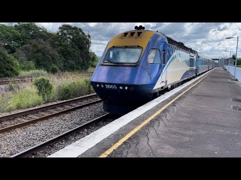 NSW Trains XP2005 & XP2004 with NT36 at Tarro - 30/3/23