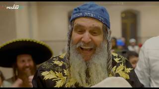 התחפושות של הרב שלום ארוש 😍😍😍 (הרב שלום ארוש) - התמונה מוצגת ישירות מתוך אתר האינטרנט יוטיוב. זכויות היוצרים בתמונה שייכות ליוצרה. קישור קרדיט למקור התוכן נמצא בתוך דף הסרטון