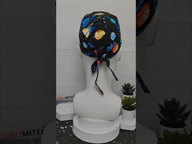 قبعة طبية بتصميم الكواكب والمجرات – Scrub Cap Gala...