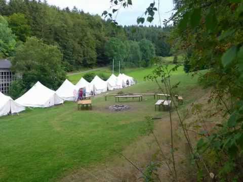 Abenddämmerung im Zeltlager
