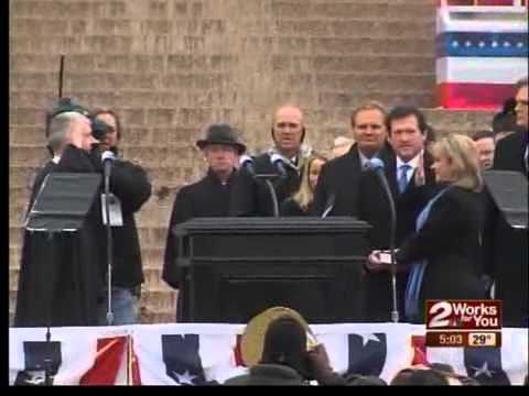 Fallin sworn in as Oklahoma governor